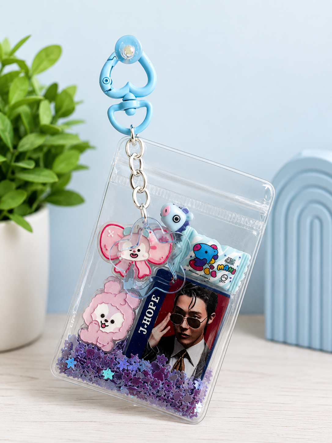 K-Pop Shaker Card Holder Keychain 💜🩷